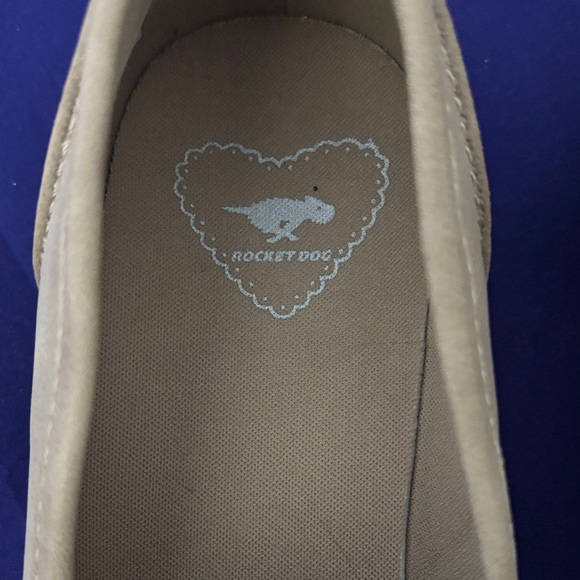 Rocket Dog Beige Loafers Women's size 8 - Picture 2 of 3